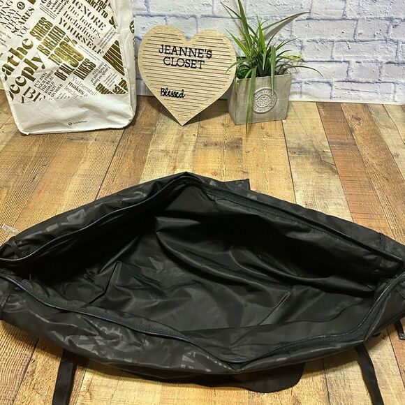 Rare EUC Lululemon XL Yogi Yoga Tote III Discover Manifesto Embossed Black - Picture 7 of 13